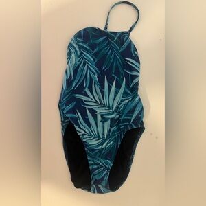 Brandon 2 - Blue leaves (26)